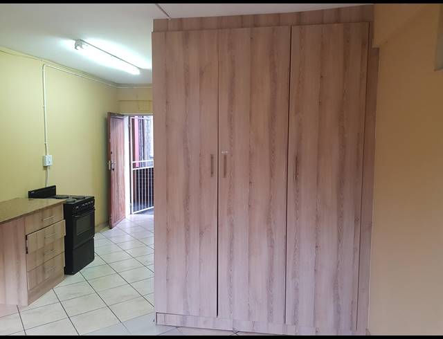 1 BEDROOM APARTMENT FOR SALE IN RUSTENBURG CENTRAL